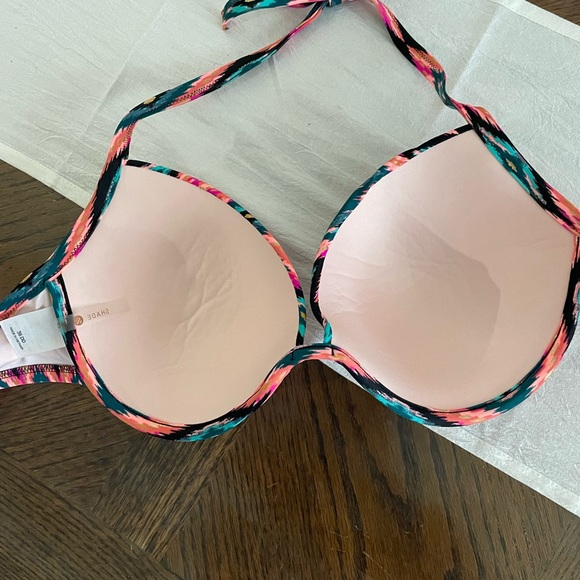 Bikini - Picture 2 of 2